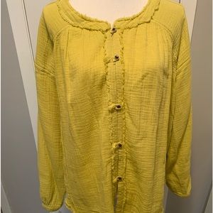 Beautiful FP top in size Medium. Great Condition. Love the color